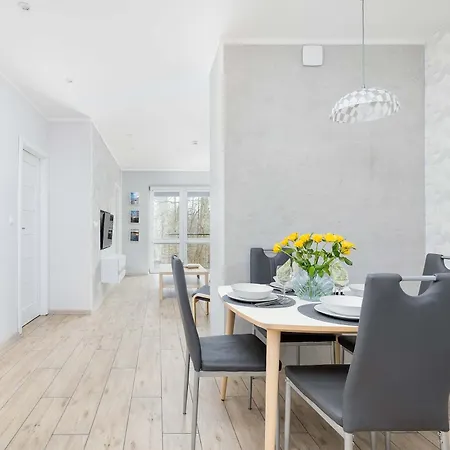 Przestrzenny W Kołobrzegu By Renters Apartament *